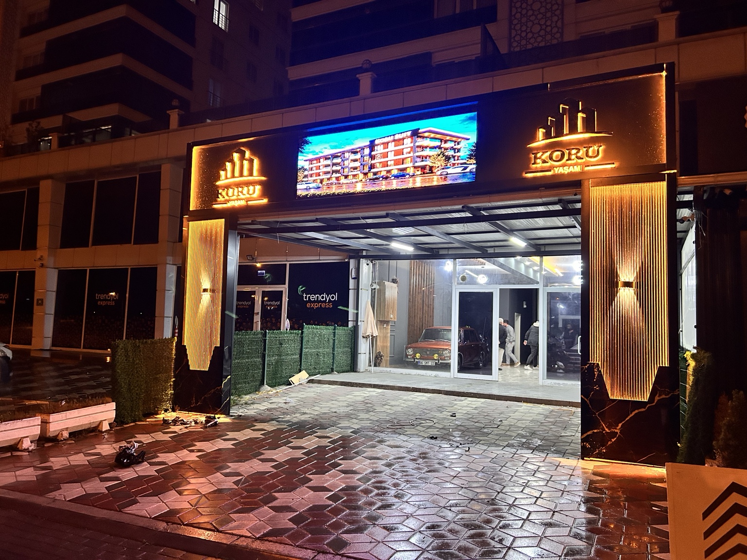 Konut satış ofisi — Gece