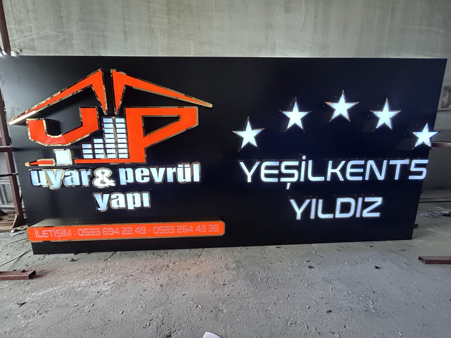 İnşaat projesi tabelası